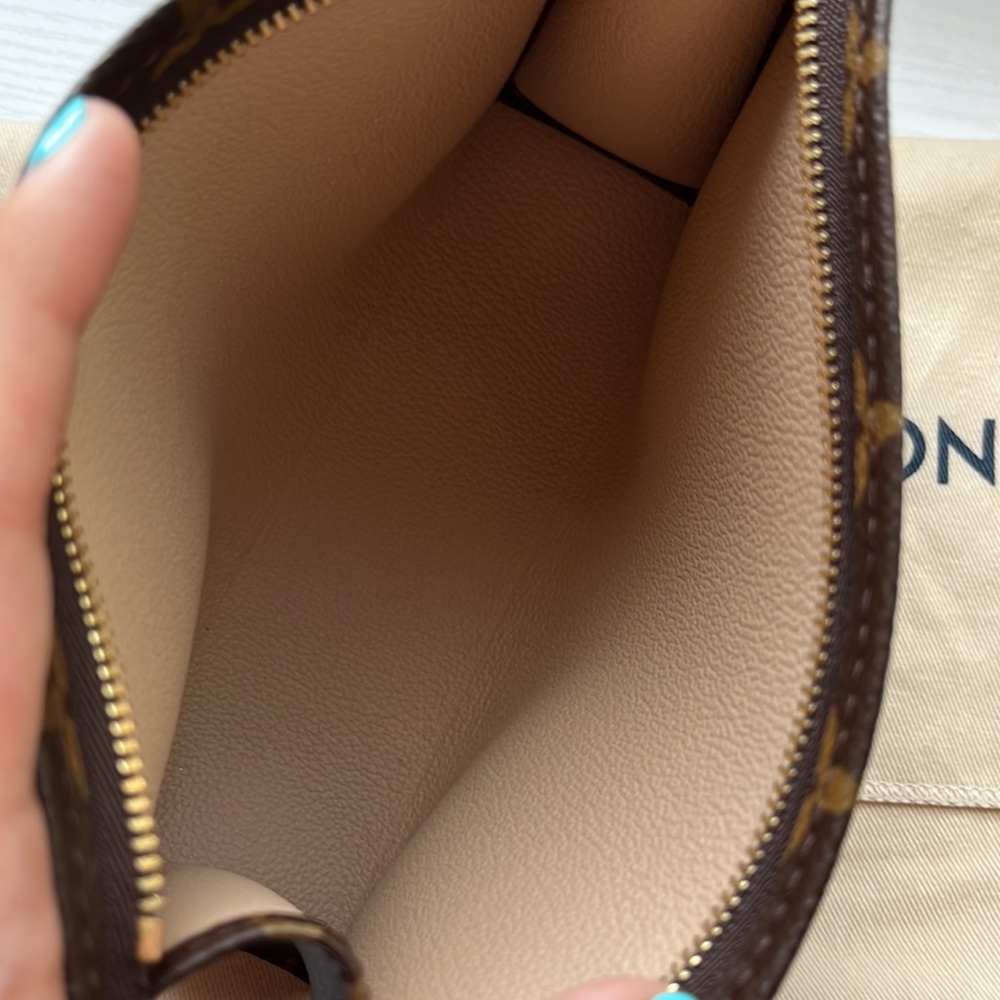 Louis Vuitton Monogram Toiletry Pouch 19 ✨ - Picture 6 of 7